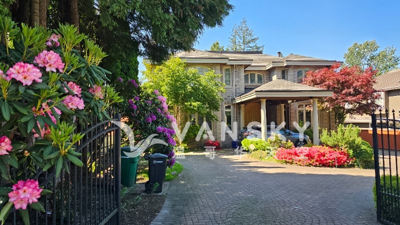 250506002415_front yard.jpg